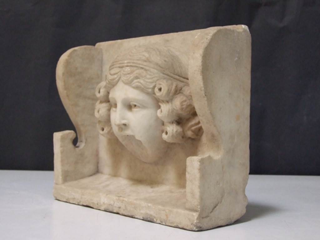 II.2.2 Pompeii. March 2009. Room “i”. White marble Mask of a woman. Found on the south side of the upper euripus in the garden in 1920. SAP inventory number: 2928.