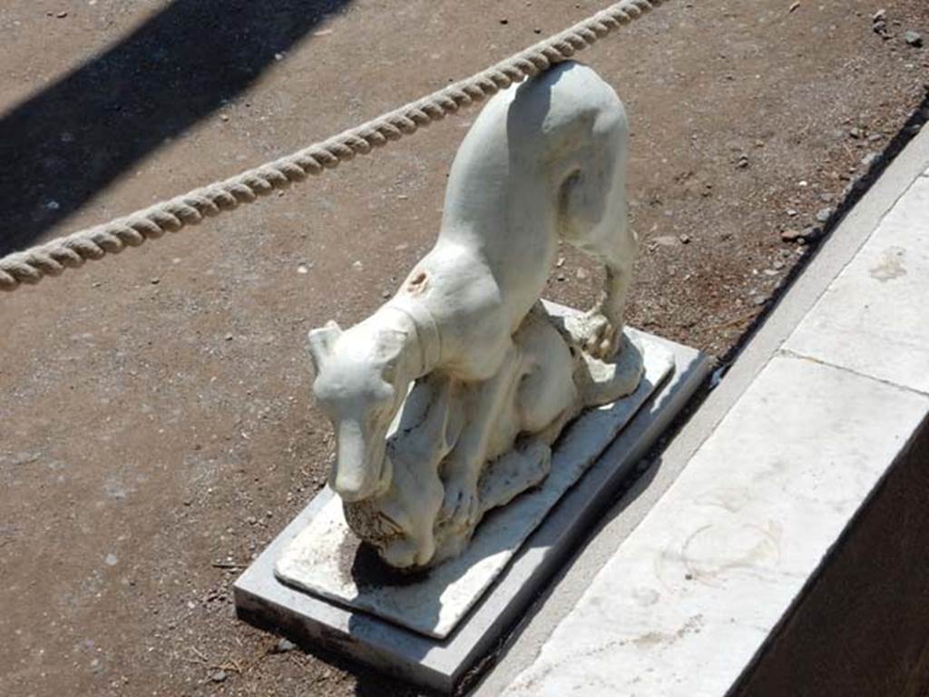 II.2.2 Pompeii. May 2016. Room “i”. Statue group of dog and faun found on the south side of the upper euripus. Photo courtesy of Buzz Ferebee.