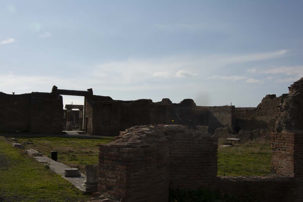 VII.9.1 Pompeii. March 2019. Looking west towards entrance doorway from south-east corner.
Foto Annette Haug, ERC Grant 681269 DÉCOR.