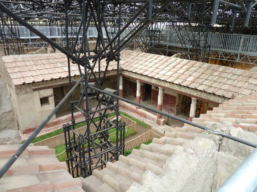 IX.12.9 Pompeii. May 2010. Looking north-west across garden area 5.