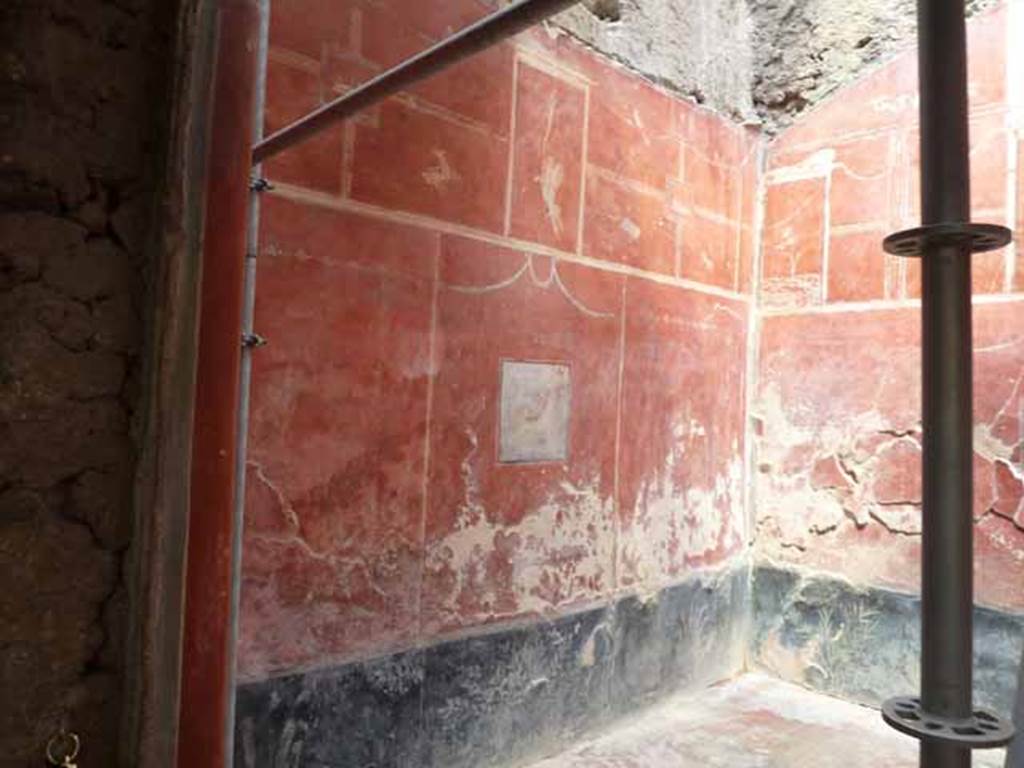 IX.12.9 Pompeii. May 2010. Room 3, north wall of cubiculum.