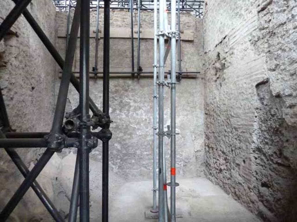 IX.12.9 Pompeii. May 2010. Room 14, looking north.