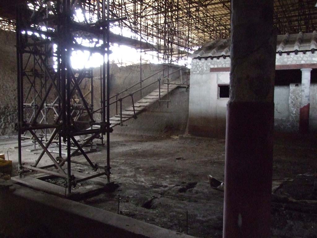 IX.12.9 Pompeii. December 2006. Peristyle/garden area 5, looking south-west across peristyle towards the unexcavated.