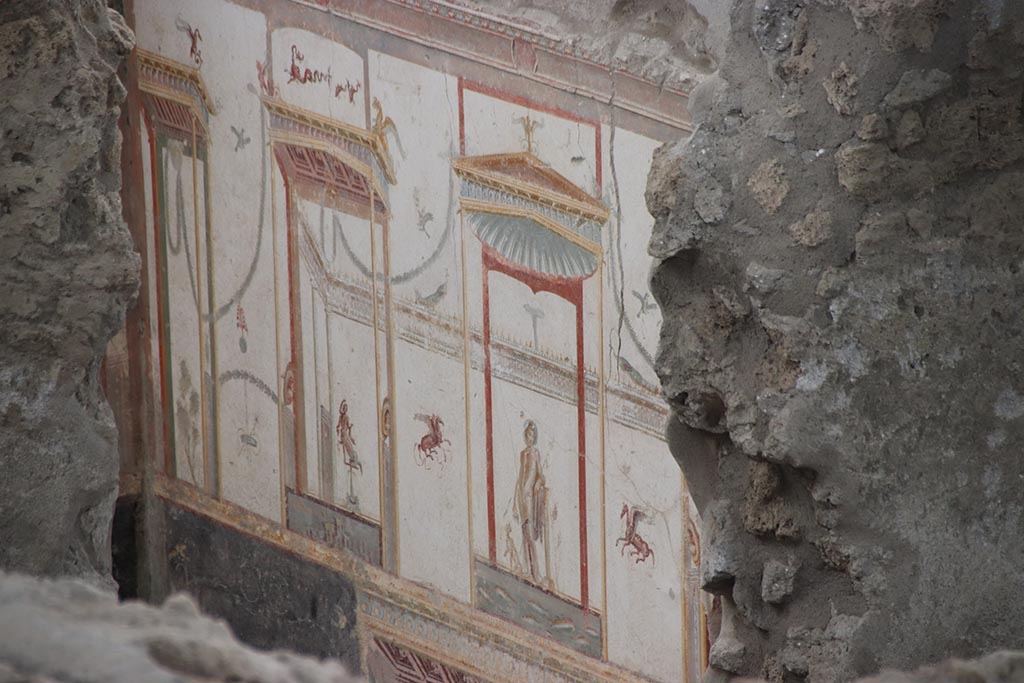 IX.12.A/IX.12.9 Pompeii. October 2024. Room 18, upper west wall. Photo courtesy of Klaus Heese.