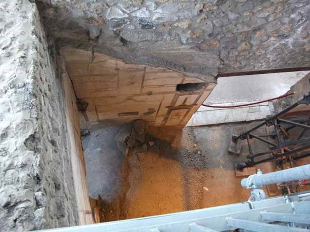 IX.12.9 Pompeii. May 2010. Room 13, south side, with blocked doorway to room 11 and doorway to north portico 5b, on right.